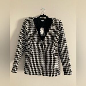 SOLD
Express Black & White Houndstooth Blazer NWT Wool Blend Size 2